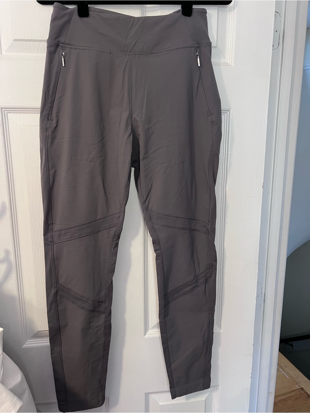 #442 Athleta Gray Zip Pocket Performance Travel Hiking Pants Size 10 EUC